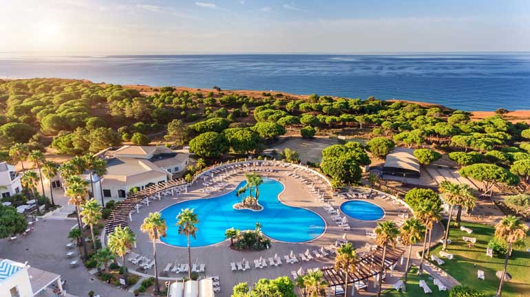 AP Adriana Beach resort reabre dia 5 de fevereiro com espaços renovados